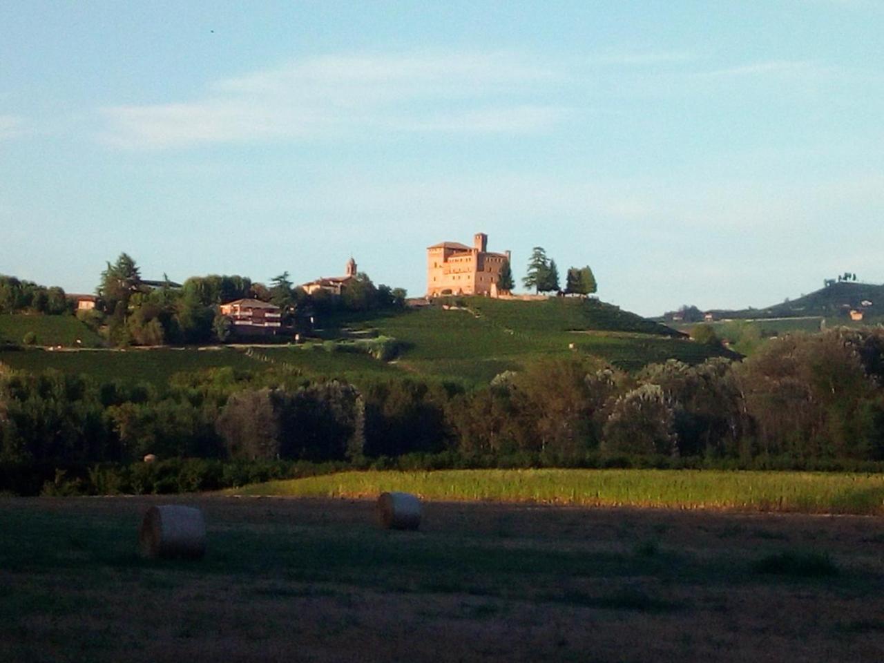 Tenuta Calabiana Diano dʼAlba Eksteriør billede